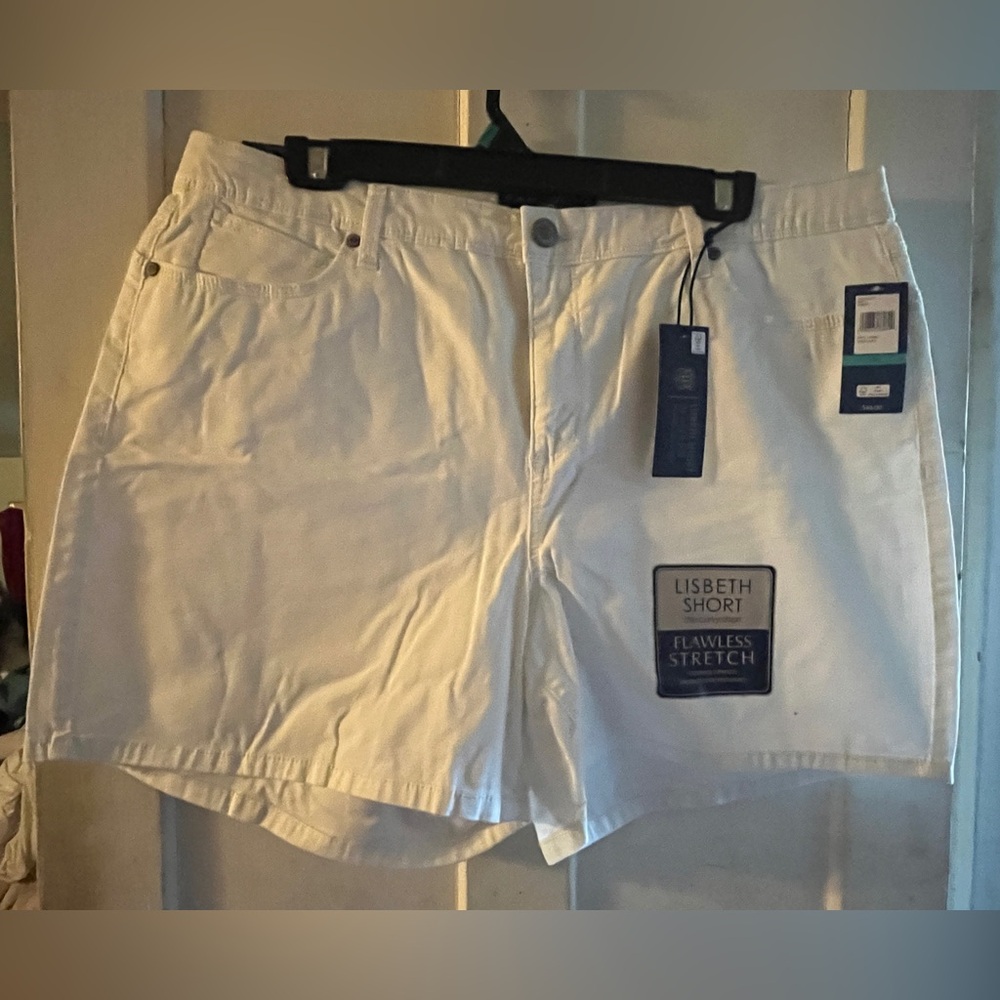 Bandolino shorts size 16